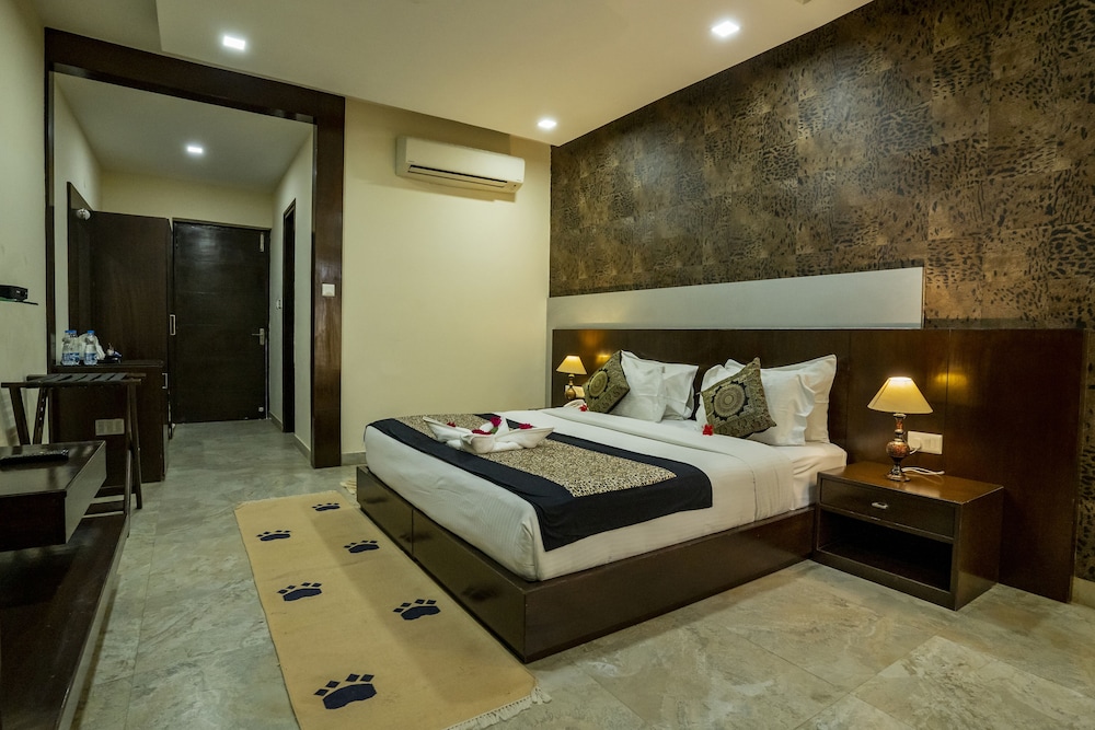 Deluxe Room, 1 King Bed, Garden View photo 1
