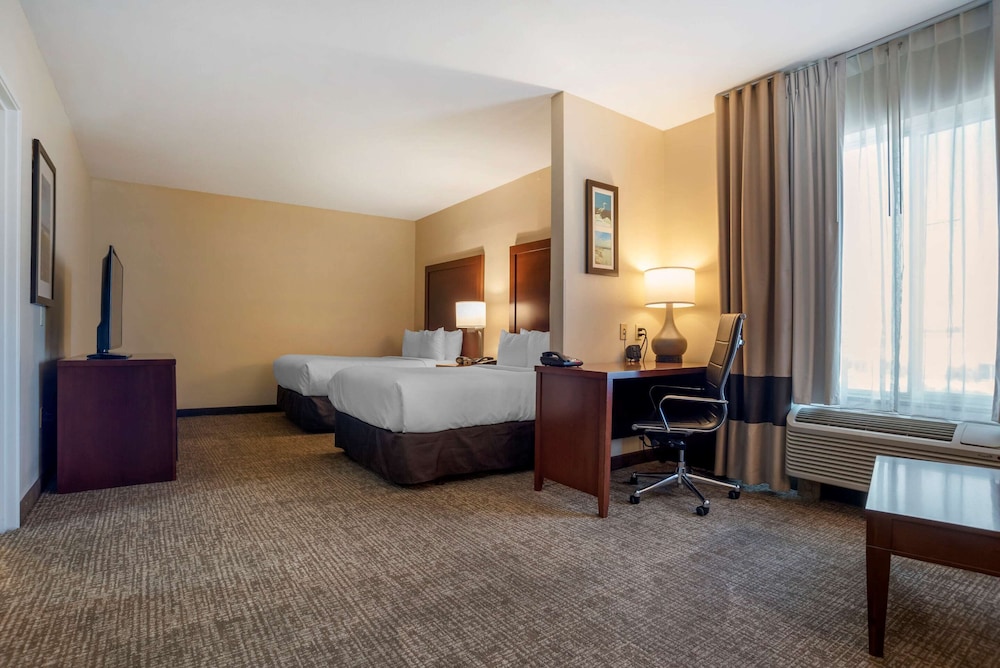 Suite, Multiple Beds, Accessible, Non Smoking photo 1