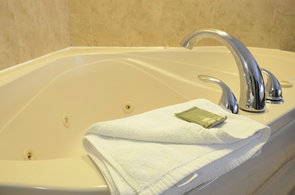 Suite, 1 King Bed, Non Smoking - Photo 6
