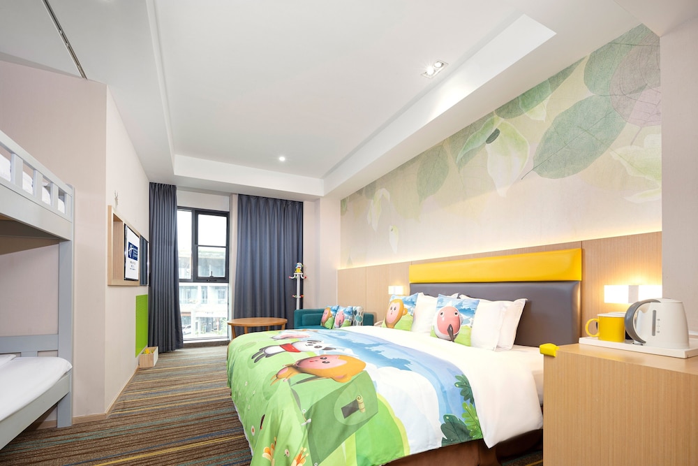 Standard Room, Multiple Beds, Garden View
