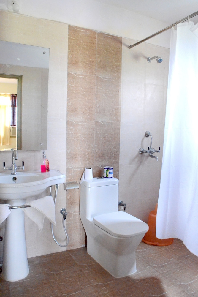 Family Quadruple Room, 2 Bedrooms, Non Smoking, City View photo 2
