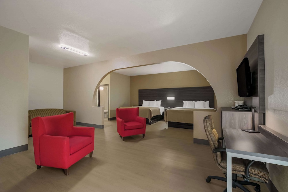 Suite, Multiple Beds, Non Smoking - Photo 4