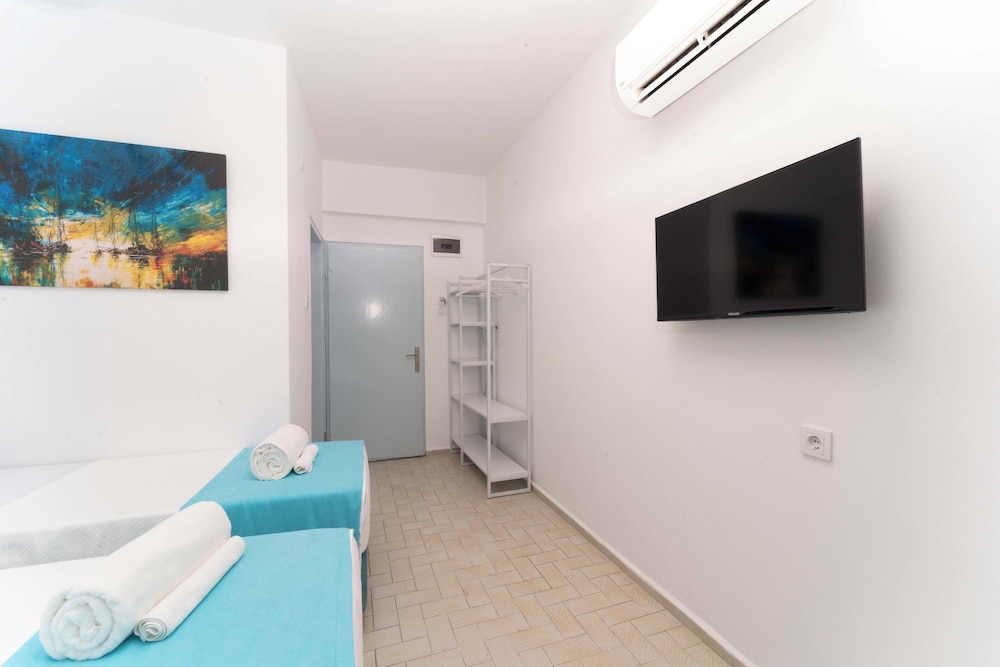 Deluxe Room - Photo 17