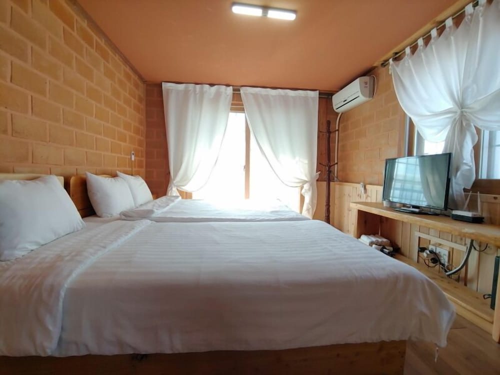 Family Double Or Twin Room, 2 Bedrooms, Mountain View (25py) photo 1