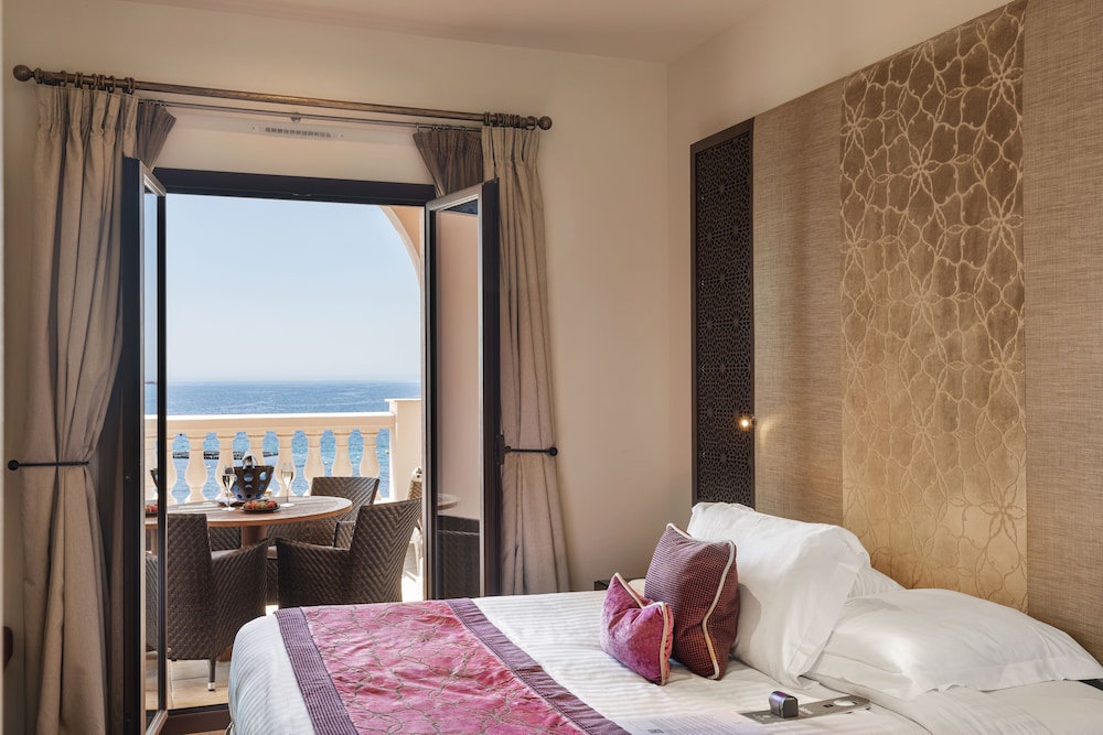 Suite, 1 King Bed, Sea View - Photo 3