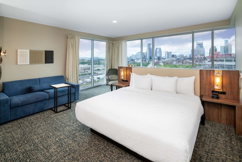 Studio Suite, 1 King Bed, Non Smoking, Corner, City View - Photo 1