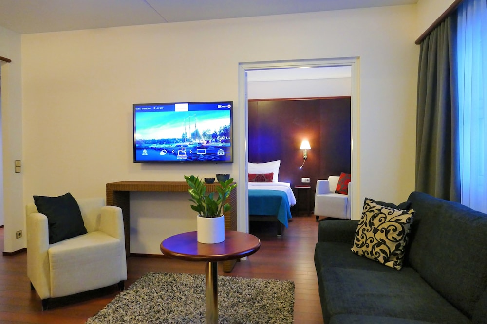 Suite, 1 King Bed, Sauna photo 2