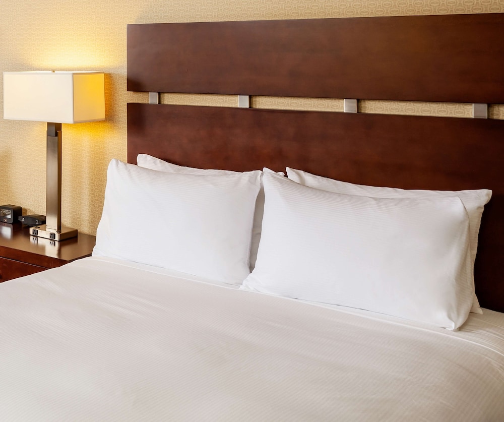 Room, 1 Queen Bed, Accessible, Bathtub - Photo 1
