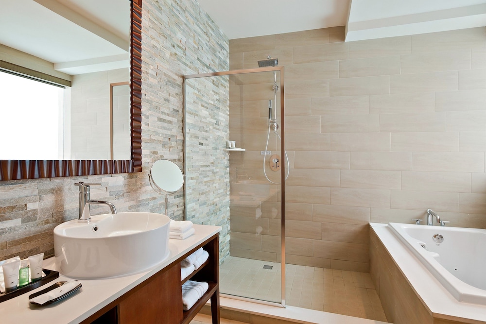 Club Suite, 2 Bedrooms - Photo 4