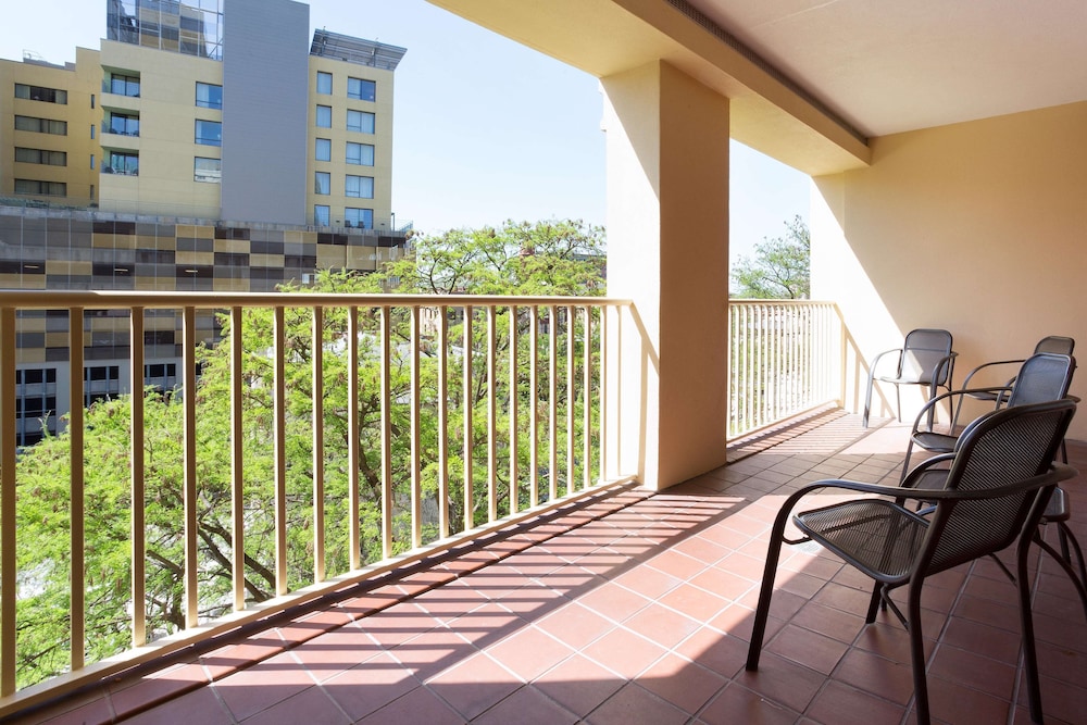 Deluxe Room, 1 King Bed, Refrigerator & Microwave (Terrace, Upper Floor) - Photo 4