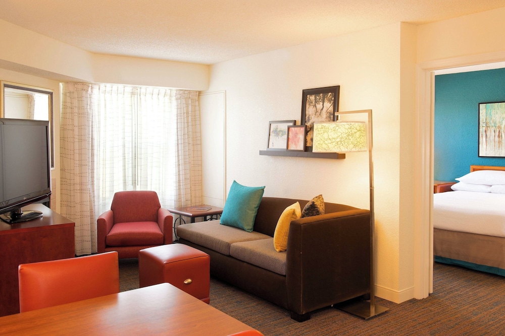 Suite, 2 Bedrooms (Mobility Accessible, Tub) photo 3