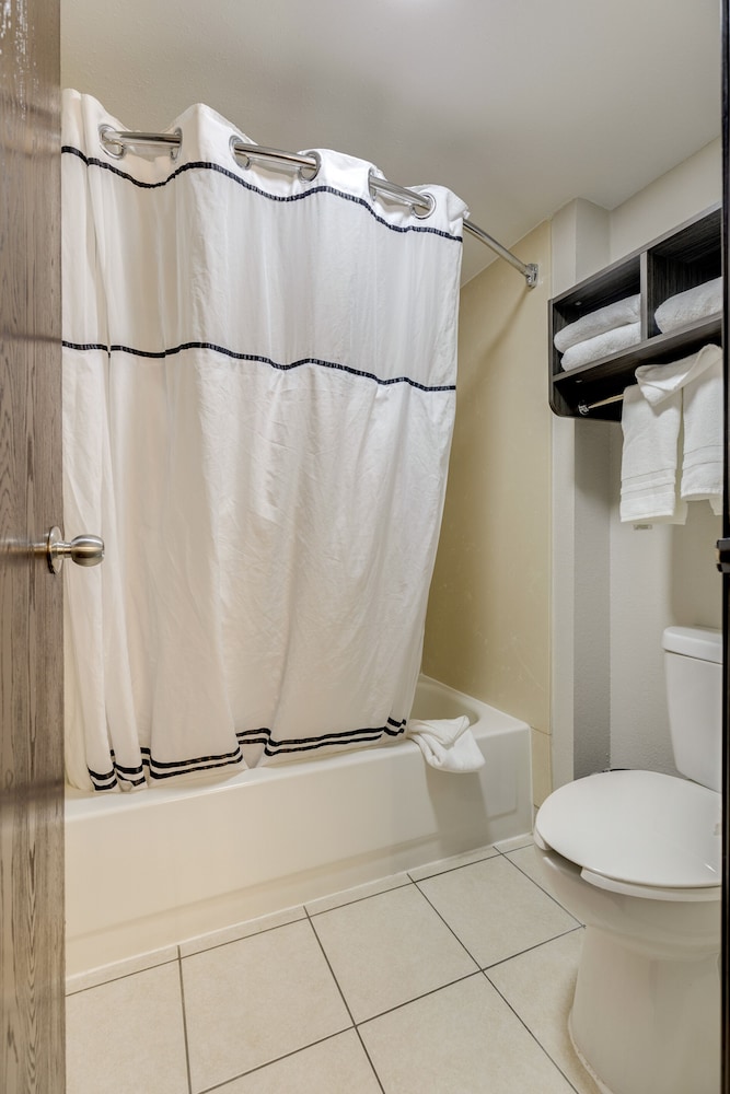Standard Double Room - Photo 10