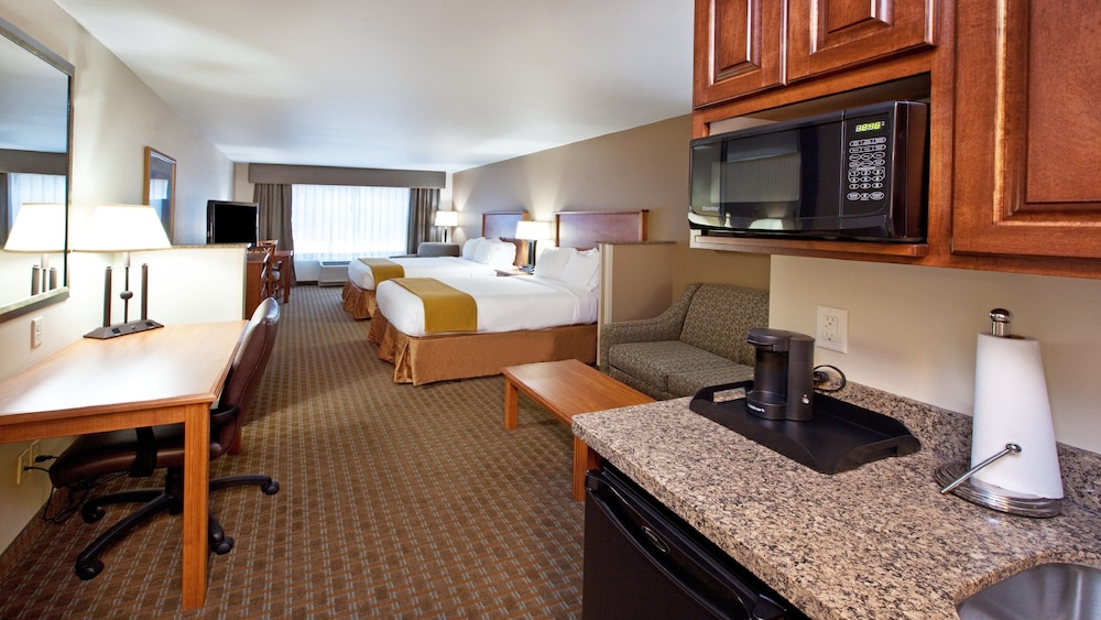 Suite, Multiple Beds photo 1