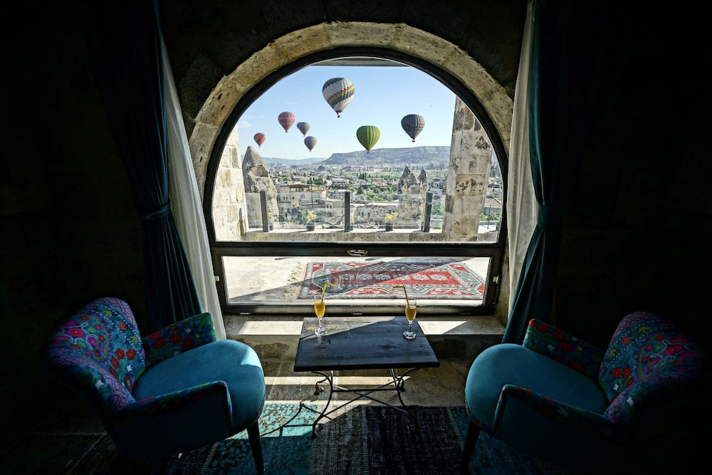 Superior Double Room, Bathtub (Balloon view)