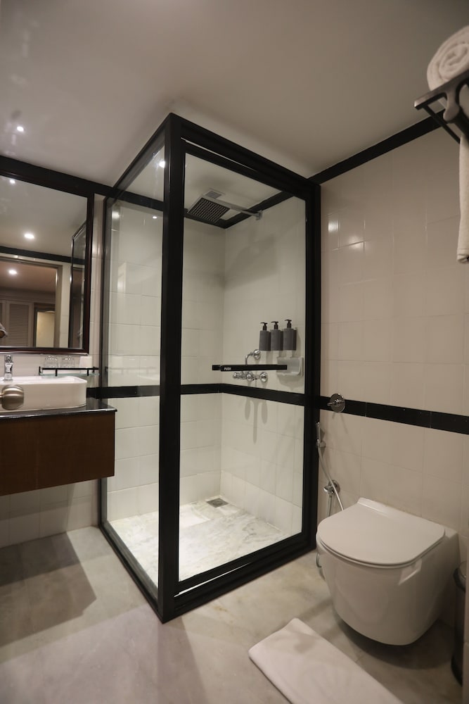 Suite - Photo 3