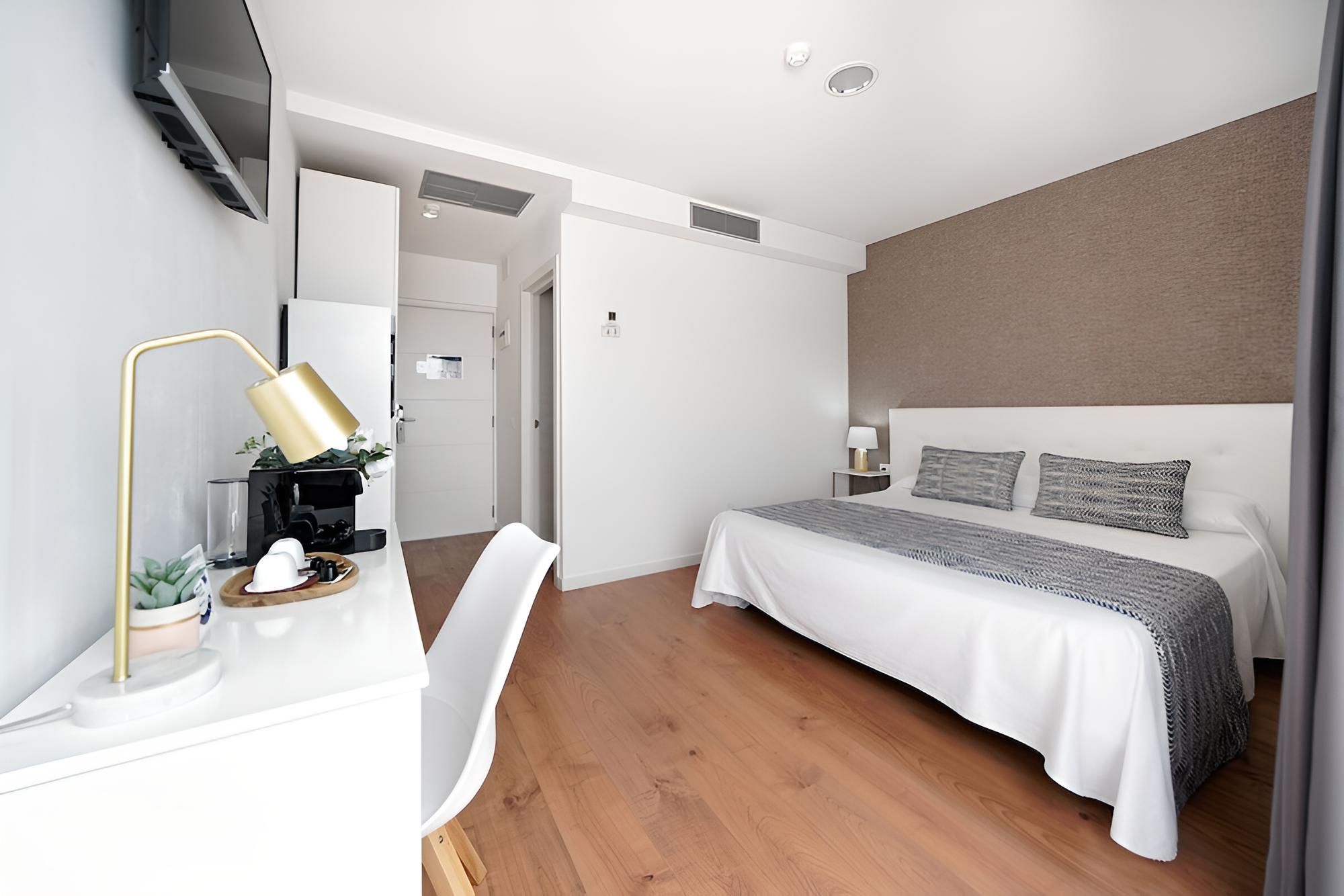 Deluxe Room - Photo 3