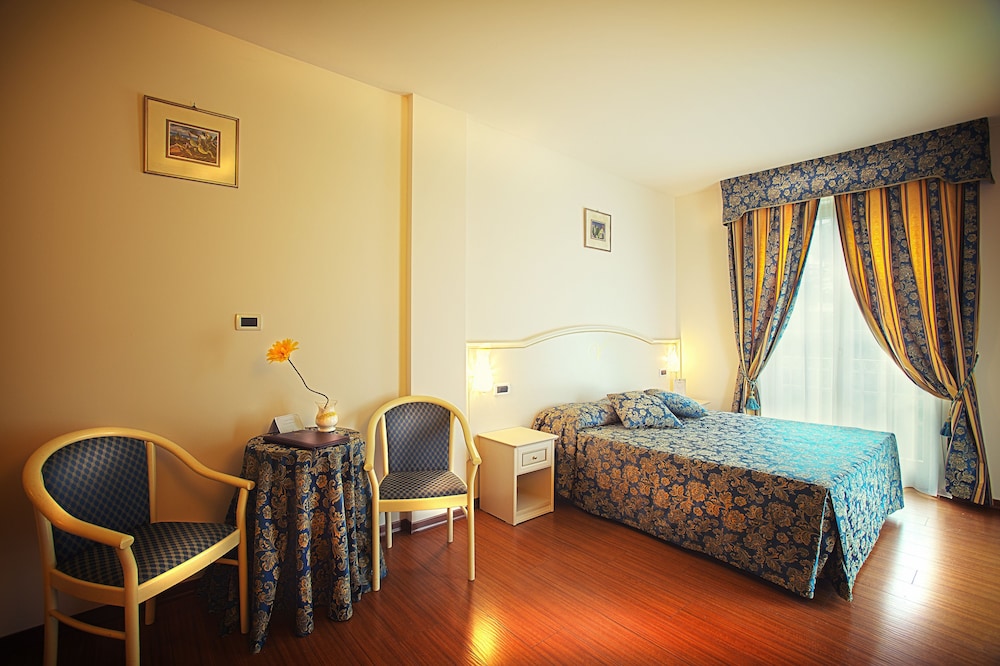 Superior Triple Room photo 2