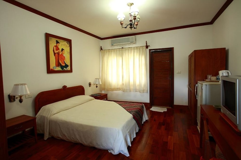 Standard Room, 1 Queen Bed, Balcony