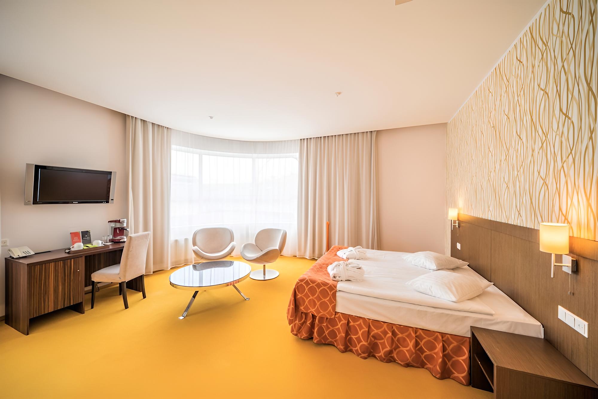 Suite, 1 Double Bed - Photo 3