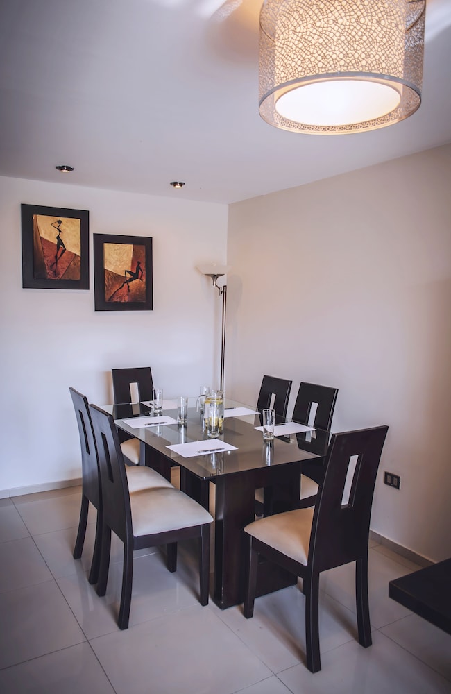 Exclusive Apartment, 3 Bedrooms, Kitchen, City View photo 2