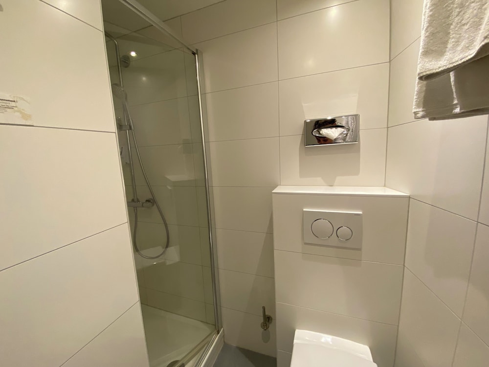 Standard Double Room - Photo 6