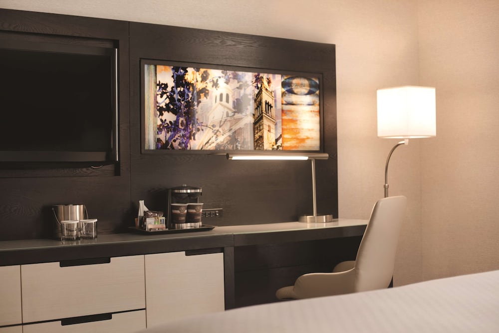 Room, City View - Photo 3