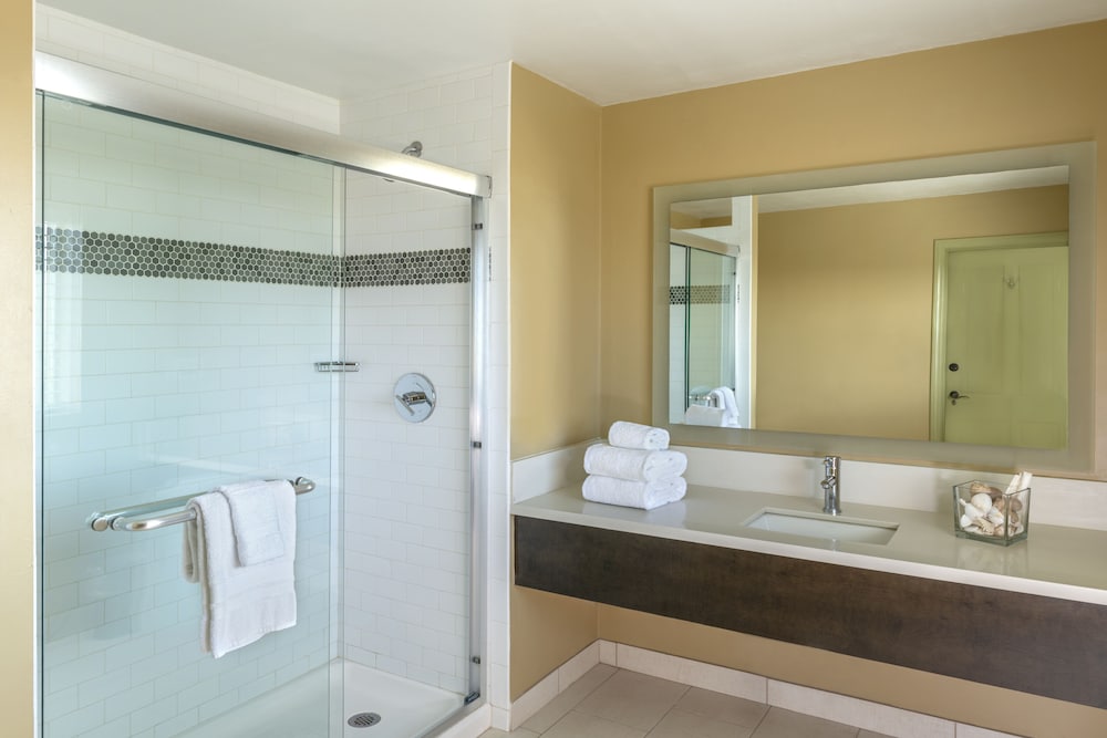 Deluxe Room, 1 King Bed (VICKERS ESTATE OCEAN VIEW KING) - Photo 5