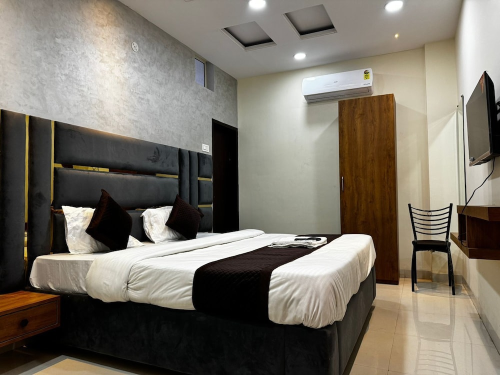 Deluxe Room - Photo 5