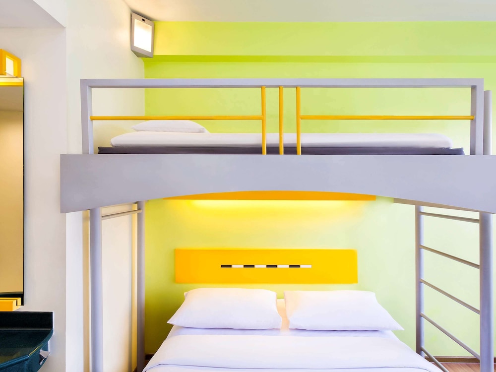 Room, Multiple Beds