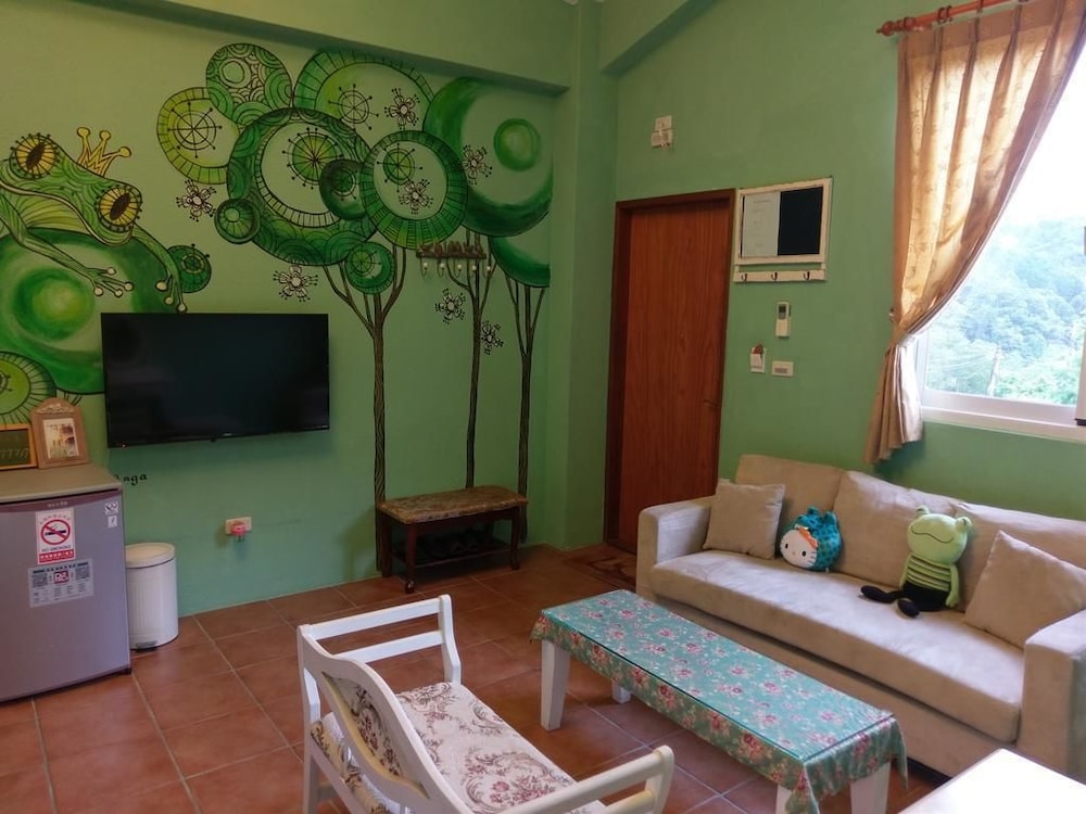 Family Room - Photo 2