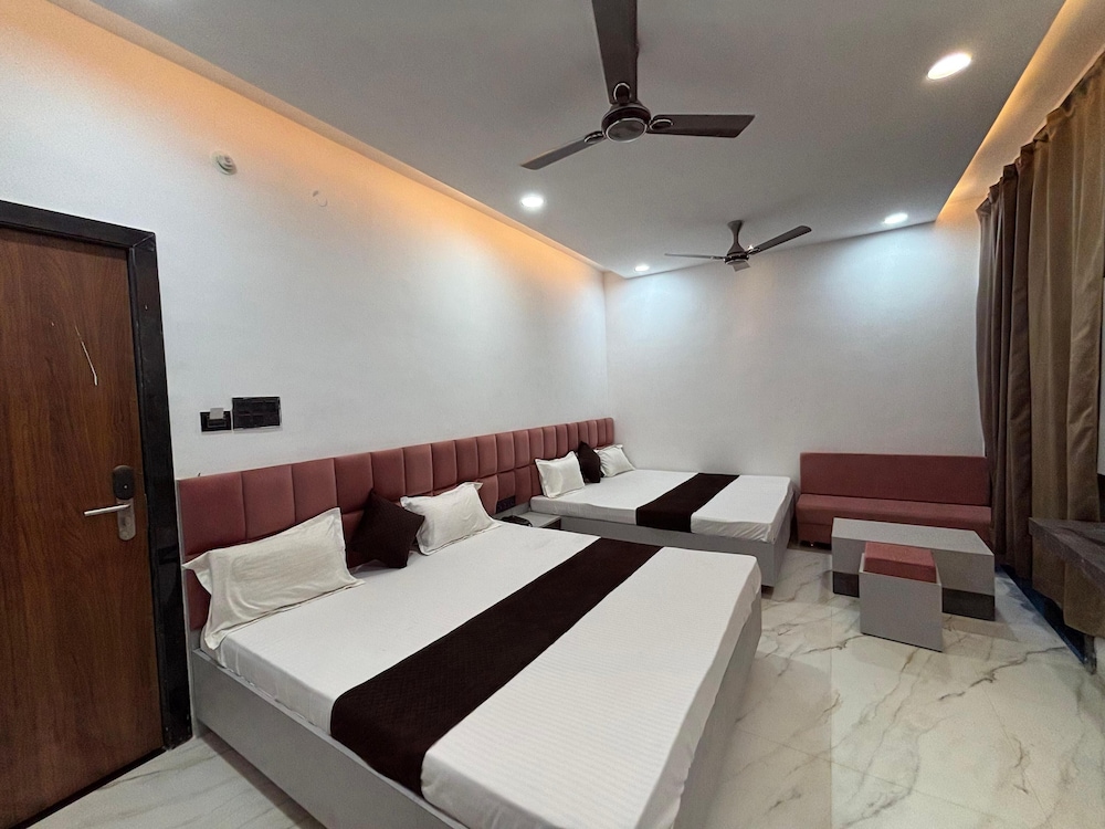 Luxury Quadruple Room, Balcony, Mountain View