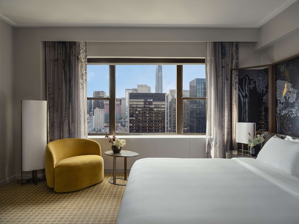 Room, 1 King Bed, Accessible, City View (with Tub Shower)