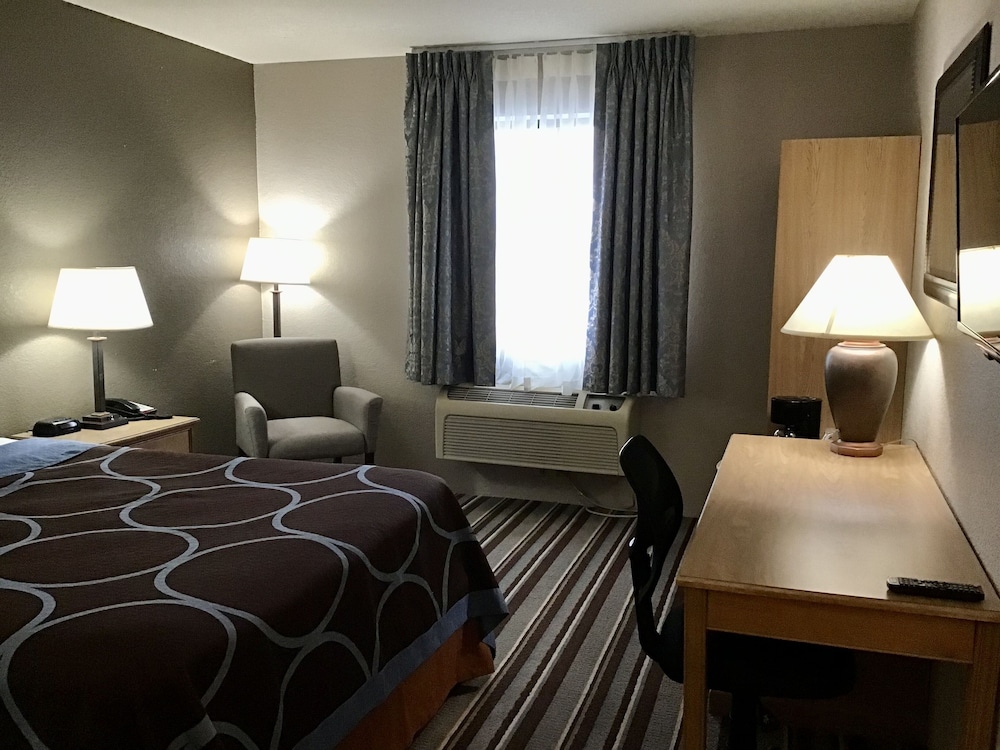 Standard Room, 1 Queen Bed, Accessible - Photo 1