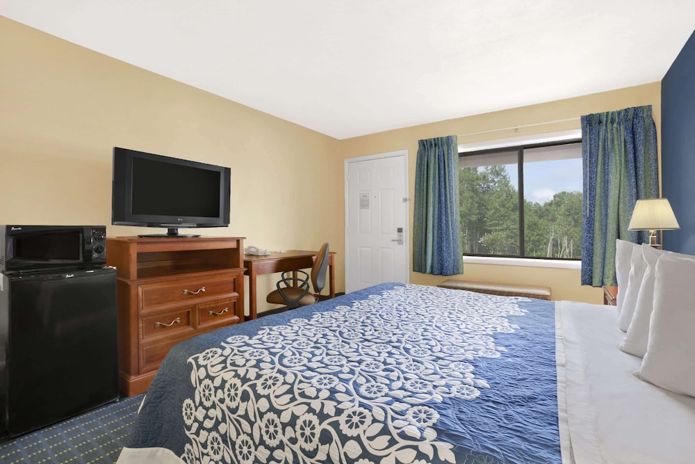 Standard Room, 1 King Bed - Photo 1