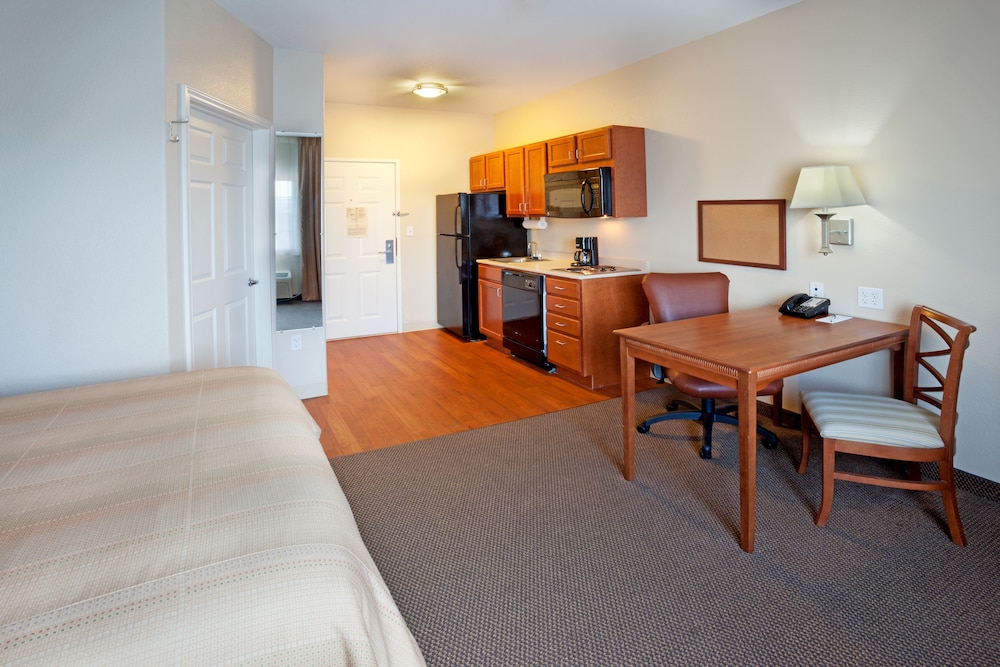 Room, 1 Queen Bed, Roll-in Shower (Roll-In Shower) - Photo 4
