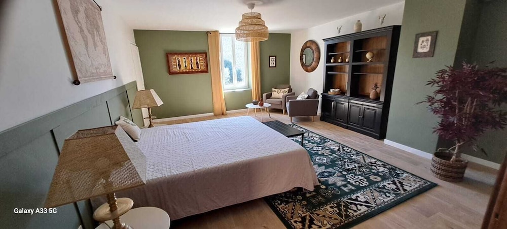 Comfort Suite, Pool View