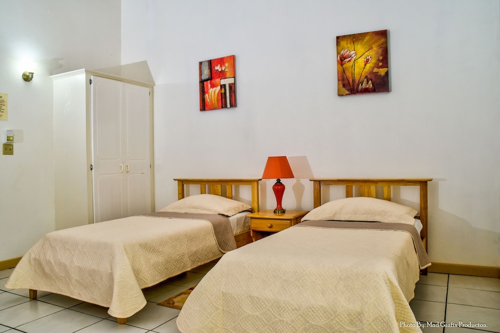 Studio Suite, 2 Twin Beds, Kitchenette
