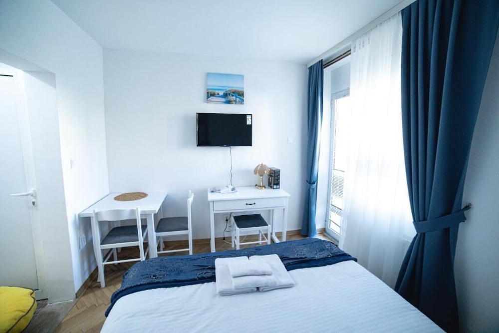 Standard Double Room - Photo 3