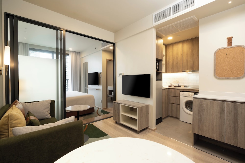 Studio Suite, 1 Queen Bed, Kitchen photo 1
