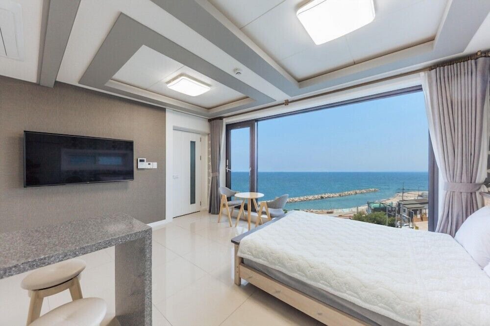 Room (White 202)