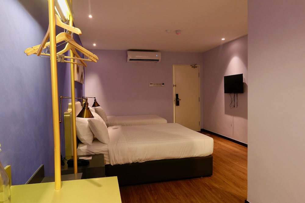 Ambassador Room - Photo 4