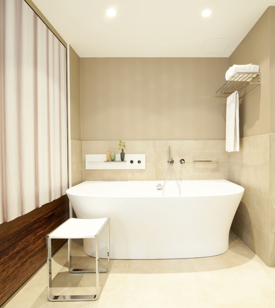 Suite, 1 Bedroom, Balcony (Urban) - Photo 8