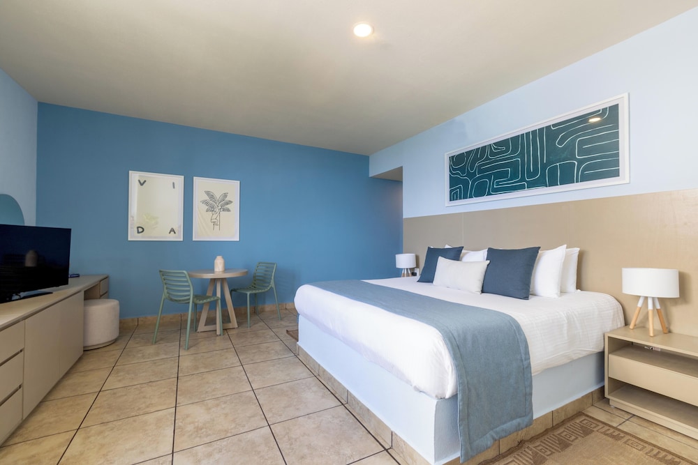Standard Room, 1 King Bed - Photo 3