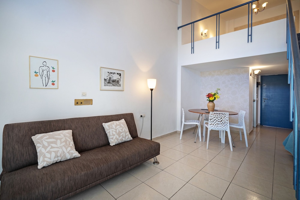 Standard Apartment, Partial Sea View photo 3