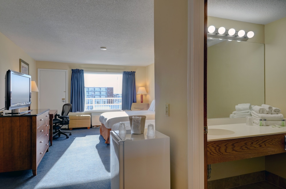 Standard Double Room, 2 Double Beds, Partial Ocean View photo 3