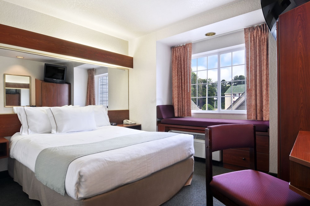 Standard Room, 1 Queen Bed - Photo 3