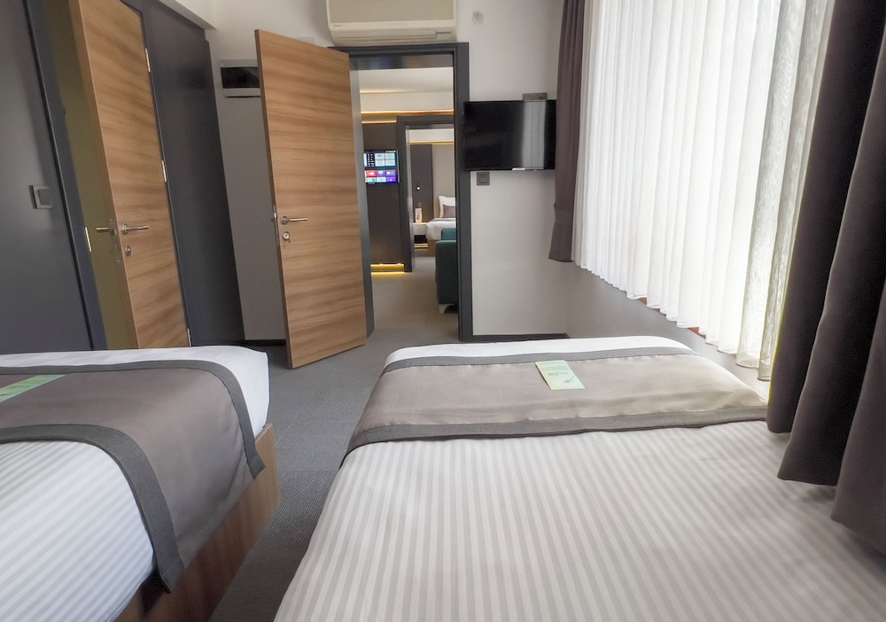 Royal Room, 2 Bedrooms, City View - Photo 6