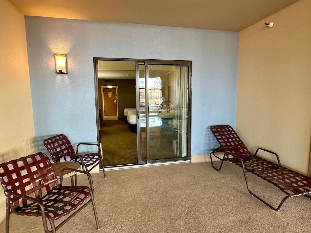 Suite, Multiple Beds, Accessible, Non Smoking - Photo 2