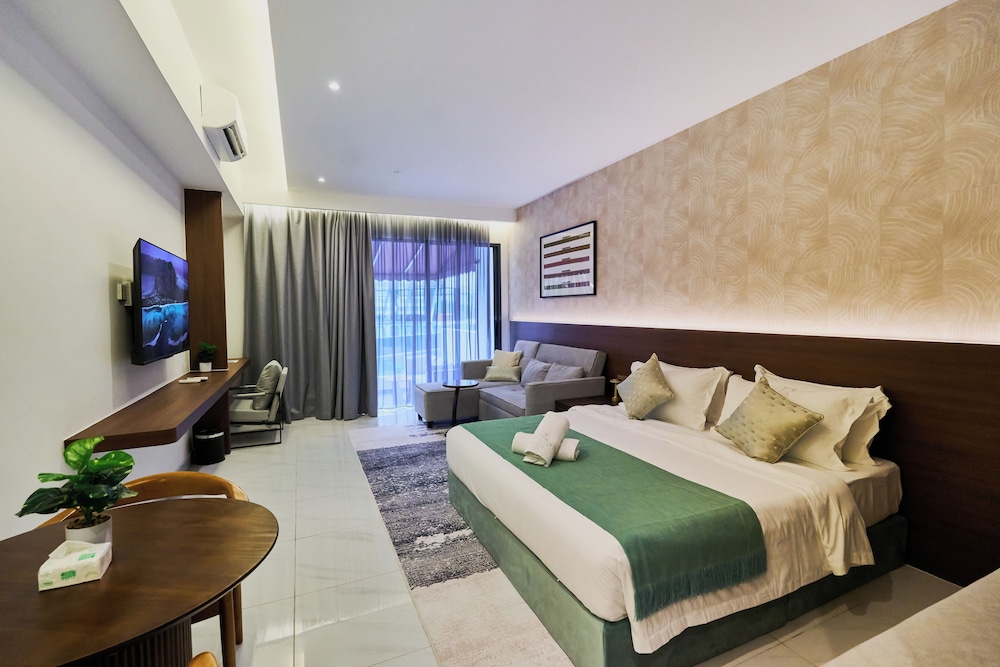 Premier Studio Suite, Non Smoking, Pool View