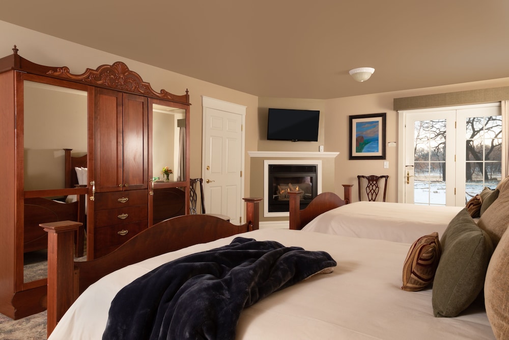 Standard Room, 2 Queen Beds, Non Smoking, Jetted Tub photo 1
